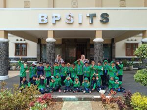Studi Luar Sekolah 2024: Pengalaman Berharga Anak SD Tulus Kartika di Balitsa Lembang